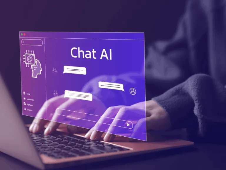 Hände auf einer Laptop-Tastatur vor einer eingeblendeten Chat-AI-Oberfläche